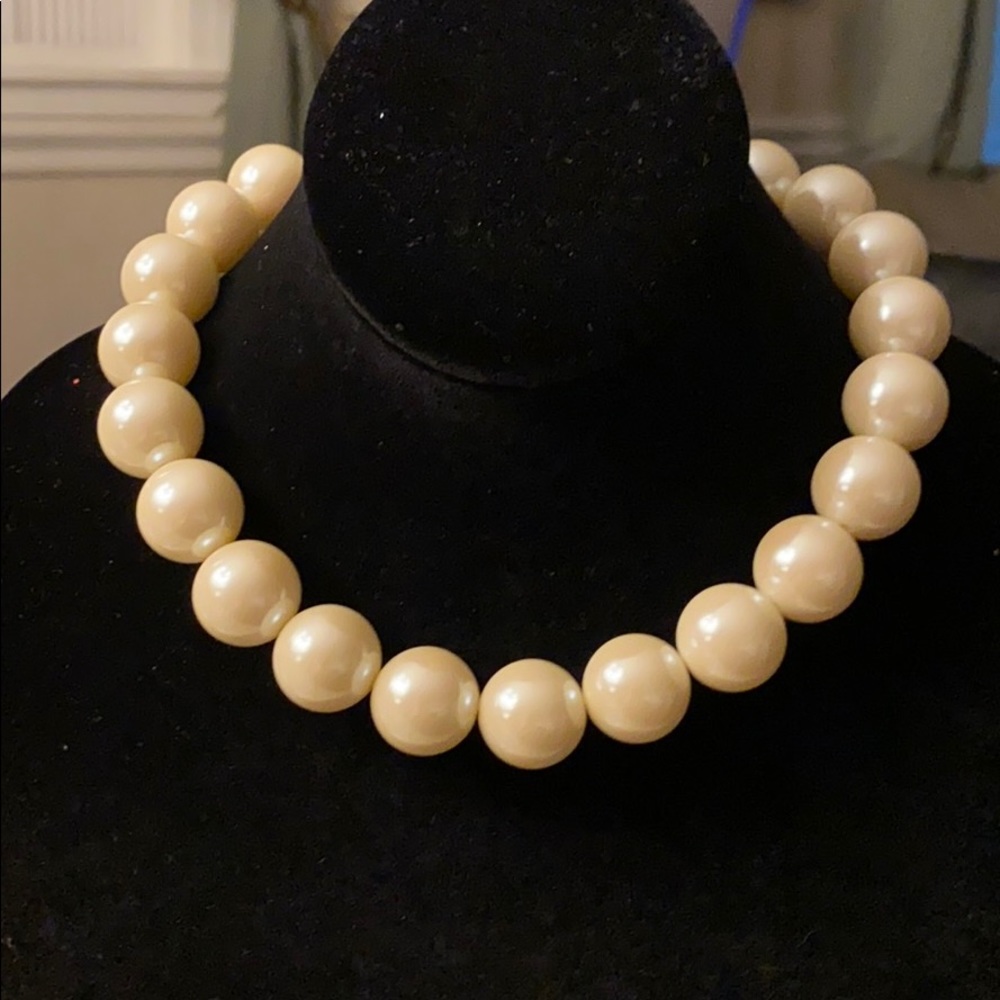 Bubble Gum Ball Pearl Necklace with Shell Closure